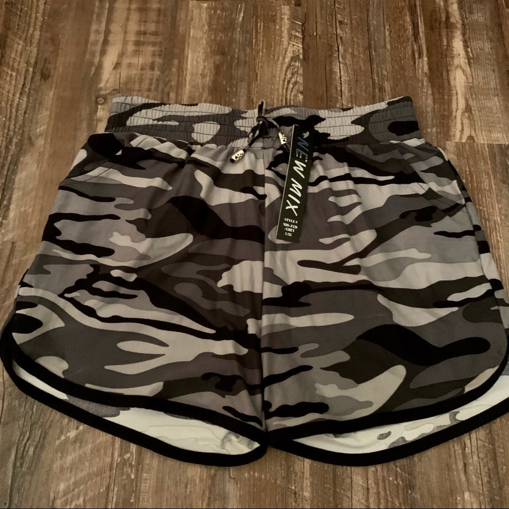 New Mix Gray Camo Shorts (size L/XL)
